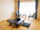 足を伸ばして寛げる、落ち着いた和室空間
