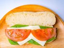 【春】トマトとチーズのバジルパニーニ