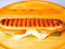 【春】トマトとチーズのバジルパニーニ