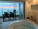 202号室 海を眺めながらゆっくり浸かる展望ジャグジー