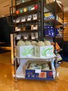 売店コーナー函館限定や定番お土産、季節の食品も扱っています