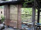 赤城神社の水屋を移築して露天風呂の覆屋に