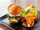 ハンバーガー ※季節により食事内容が異なります。