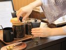 【ラウンジ】挽きたての一杯でほっとひと息