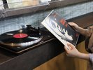 【ラウンジ】レコードが流れる心地よい空間