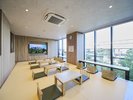【小上がり処】グループやご家族、もちろんお一人でもお寛ぎいただける小上がり畳スペース。飲食可能です。