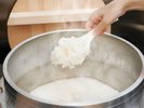 お客様の目の前で炊き上げる羽釜ご飯