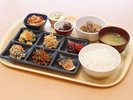 【ご飯セット例】羽釜で丁寧に炊き上げる白米から、店内仕込みの発酵食まで。