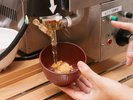 だしマシーンで抽出した香り豊かなだしで作るお味噌汁