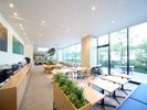 開放的なレストランで一日をスタート