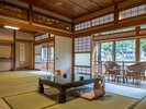 新緑や紅葉、雪景色など季節を感じる川沿いの部屋