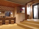<天女の湯>館内浴場の脱衣場。アメニティも取り揃えております。