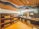 <浦島の湯>館内浴場の脱衣所。島根の山々をモチーフにしたデザインです。