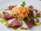 【季節のコース(2026秋)】鰹のタタキのカルパッチョ ナッツソース