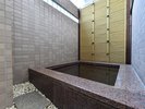 女性大浴場 半露天風呂*眺望はありませんが外気に触れてリフレッシュ