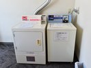 2階共用スペース*コイン式洗濯機と乾燥機