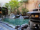【露天風呂付大浴場・菊湯殿】石塔が情緒を醸し出す露天風呂
