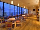 夜は大阪湾の夜景をお楽しみいただけます