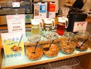 <カフェ>おつまみ食べ放題