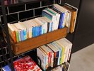 宇野駅からほど近くにある「ココカ古書店」監修のこだわりの本や新聞、雑誌などご用意。