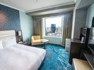 高層階に位置するエクセルセミダブル。20平米の広さのお部屋に、幅140cmのベッドをご用意しております。