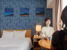 光も差し込んで心地のいい客室