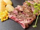 ステーキは焼き立てで提供