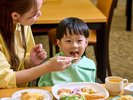 お食事会場や大浴場にもお子様用備品が充実。ウェルカムベビーの宿です