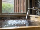 客室内湯( 3つの源泉ヒノキ風呂 )
