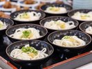【朝食・小鉢バイキング】季節に合わせたメニュー。夏場は冷たい麺類も人気です。