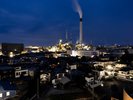 海側の客室からは工場夜景を望むことができます。