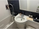 【スタンダードツインルーム】ユニットバスのお部屋です。白を基調とした、清潔感のあるデザイン。