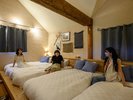 夜まで語り合うのも、旅の醍醐味…