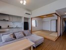 【タイプC 和洋室】ひろびろ60uの室内。家族旅行、グループ旅行にも人気があるタイプです。