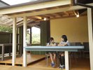 くるみシャレー屋根付きテラスとカウンター