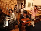 くるみシャレー仲間と楽器演奏も楽しい