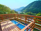 【屋上おそらテラス】絶景に癒やされる足湯コーナーもございます。