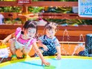 【屋上おそらテラス】夏季限定で水遊びコーナーがございます。