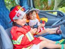 【ちびっこ消防隊】本物の消防車と一緒に写真撮影ができます。