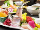 2025年5月6月《お献立一例》造里:海まかせ(鮪・鯵・焼き鰆・生しらす・アルゼンチン赤海老)♪