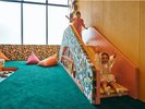 2nd Roomにはキッズスペースも完備。滑り台はお子さまに大人気。