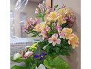 館内には地元で咲く花を飾っております