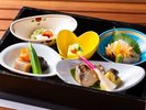 【食事一例】旬の風味が詰まった会席料理で、季節感を堪能