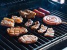 【お食事一例:グランピングディナー】厳選肉×新鮮野菜!大分県産ブランド肉のフルコースBBQで至福の食事