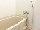 【203】一般的な家庭用サイズで、お子様とも無理なく入浴が可能です。