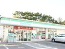 白浜浜の前にあるファミリーマート白良浜店(徒歩5分)