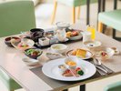 信州の恵みを朝のひとときに。新鮮な長野県産食材をふんだんに使った朝食を朝日と一緒にお愉しみ下さい