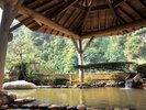 ホテルから車で4分の本格的な露天風呂がある天然温泉うるおい館をご宿泊者様限定料金でご案内しております
