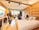 Wood Room/ウッドルーム:自然豊かな雰囲気を、そのまま取り入れたような、木のぬくもりを感じられる客室