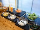 Breakfast/朝食ビュッフェ:サラダバーでたっぷりビタミンを補給♪
